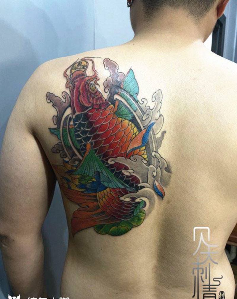 鲤鱼纹身图片_肩部纹身图案