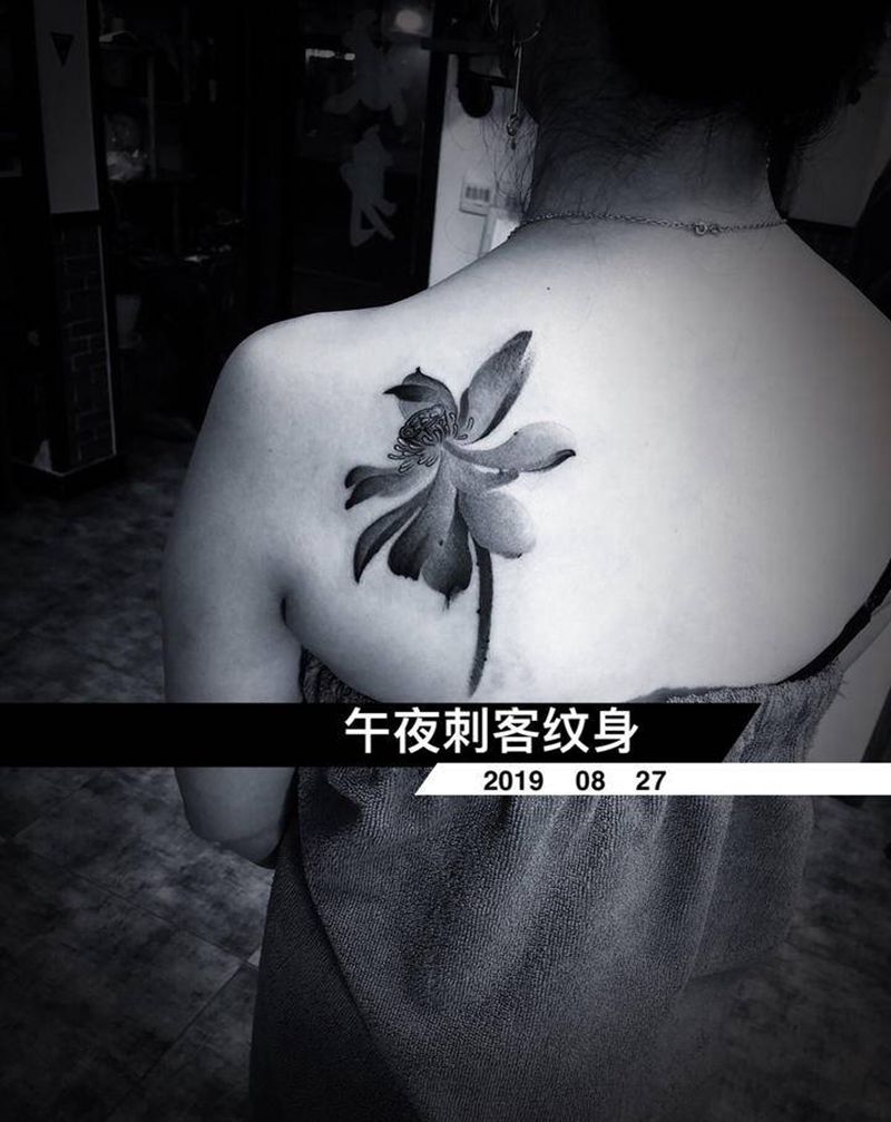 荷花纹身图片_清新纹身图案