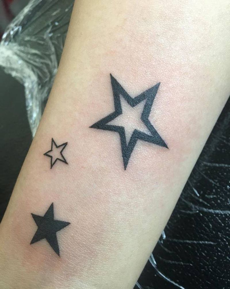 小星星纹身图片_手臂几何纹身图案