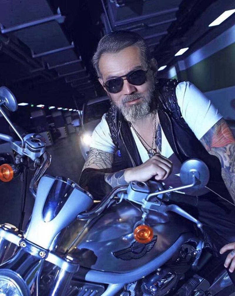 做一个花臂 机车 络腮胡的老头纹身图片_老传统纹身图案