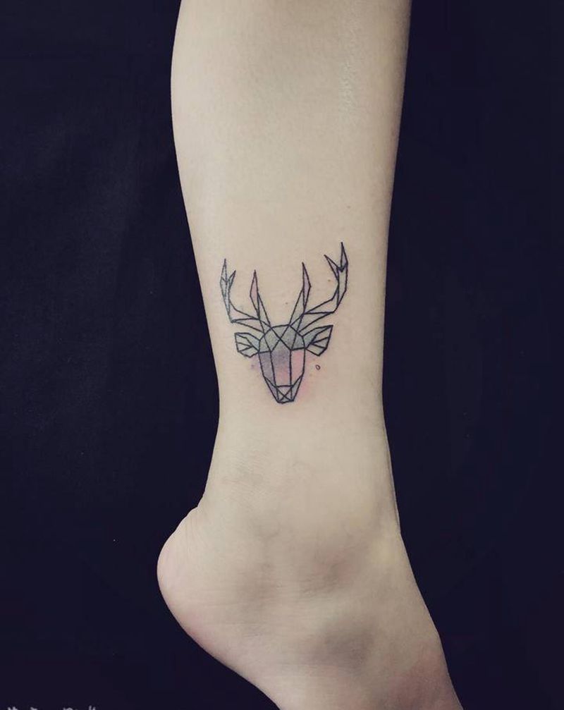 彫茜福利小刺纹身图片_水彩纹身图案