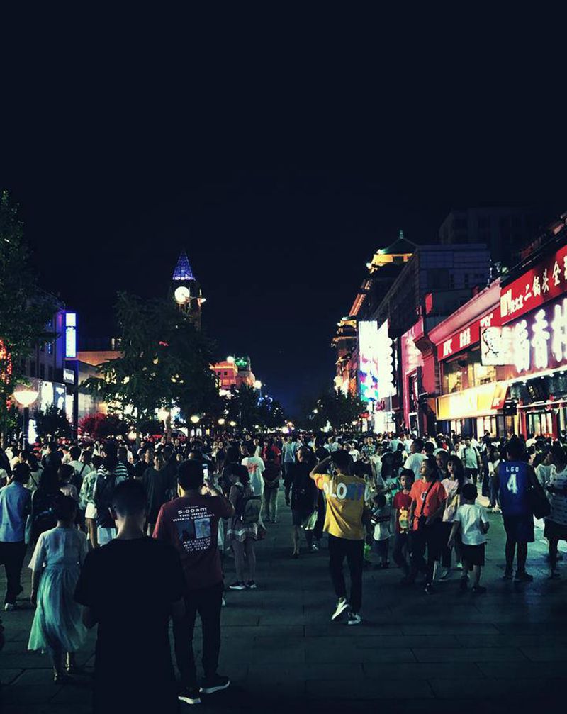 行人的脚步放慢了不少 没有了早纹身图片_老传统纹身图案