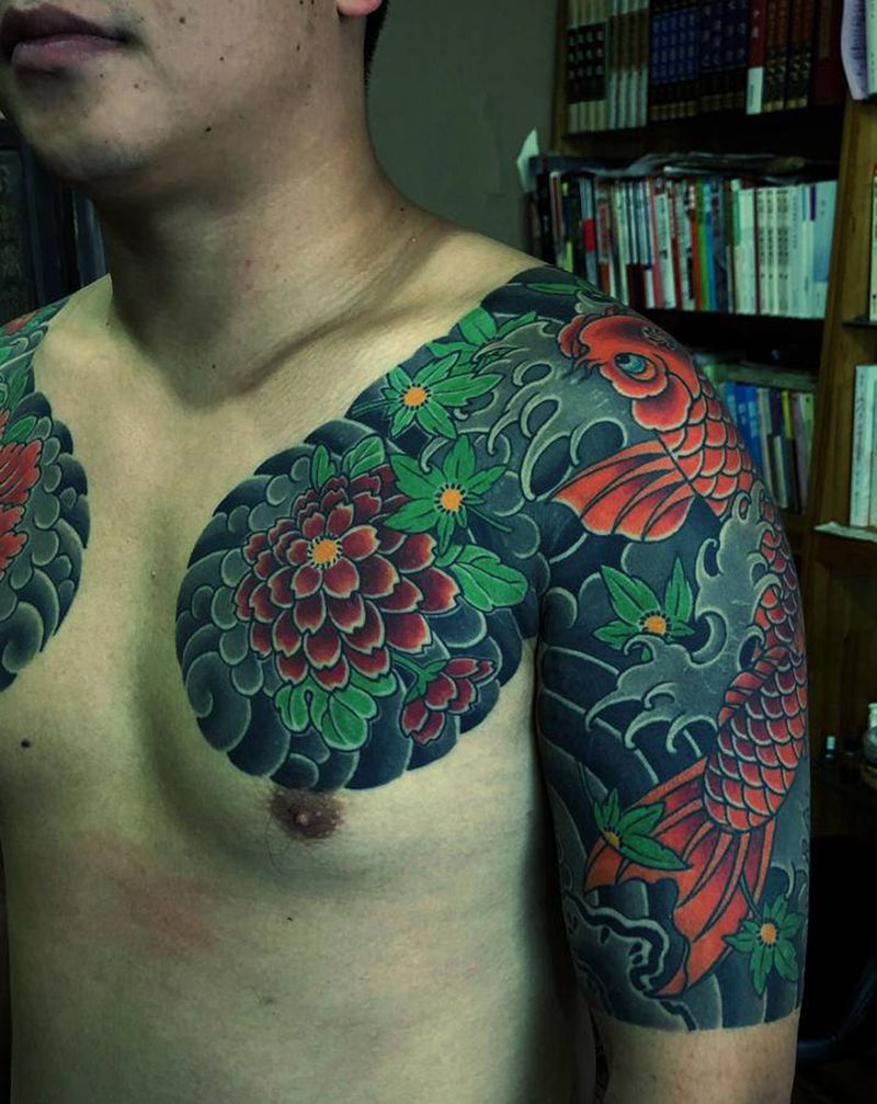 半胛《锦鲤》恢复一年后~纹身图片_老传统纹身图案