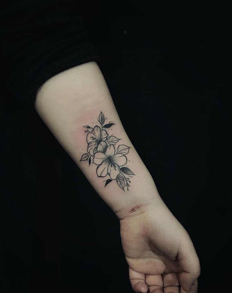 彫茜小刺纹身图片_点刺纹身图案