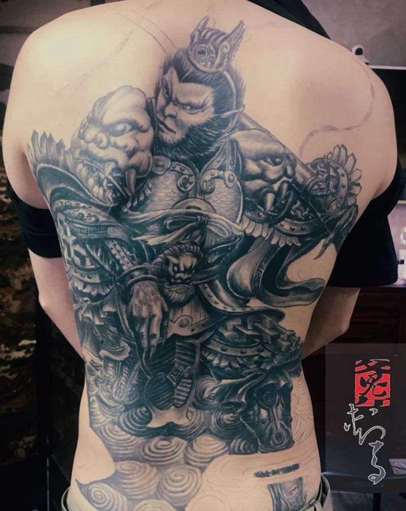 斗战胜佛未完纹身图片_背部新传统纹身图案