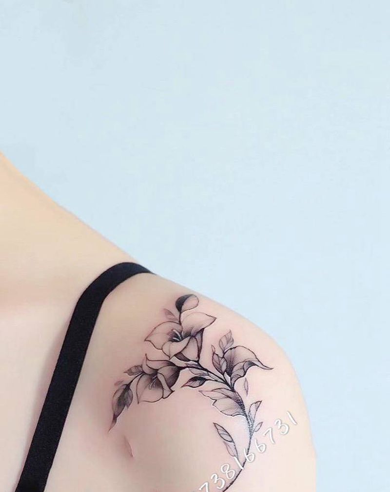 锁骨肩纹身图片_肩部老传统纹身图案