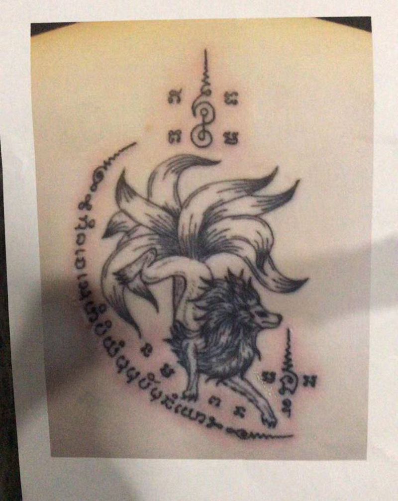 后背九尾狐纹身图片_背部新传统纹身图案