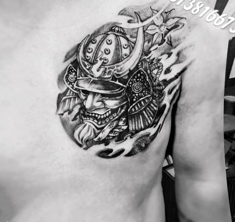 先做一个半胸纹身图片_胸部老传统纹身图案