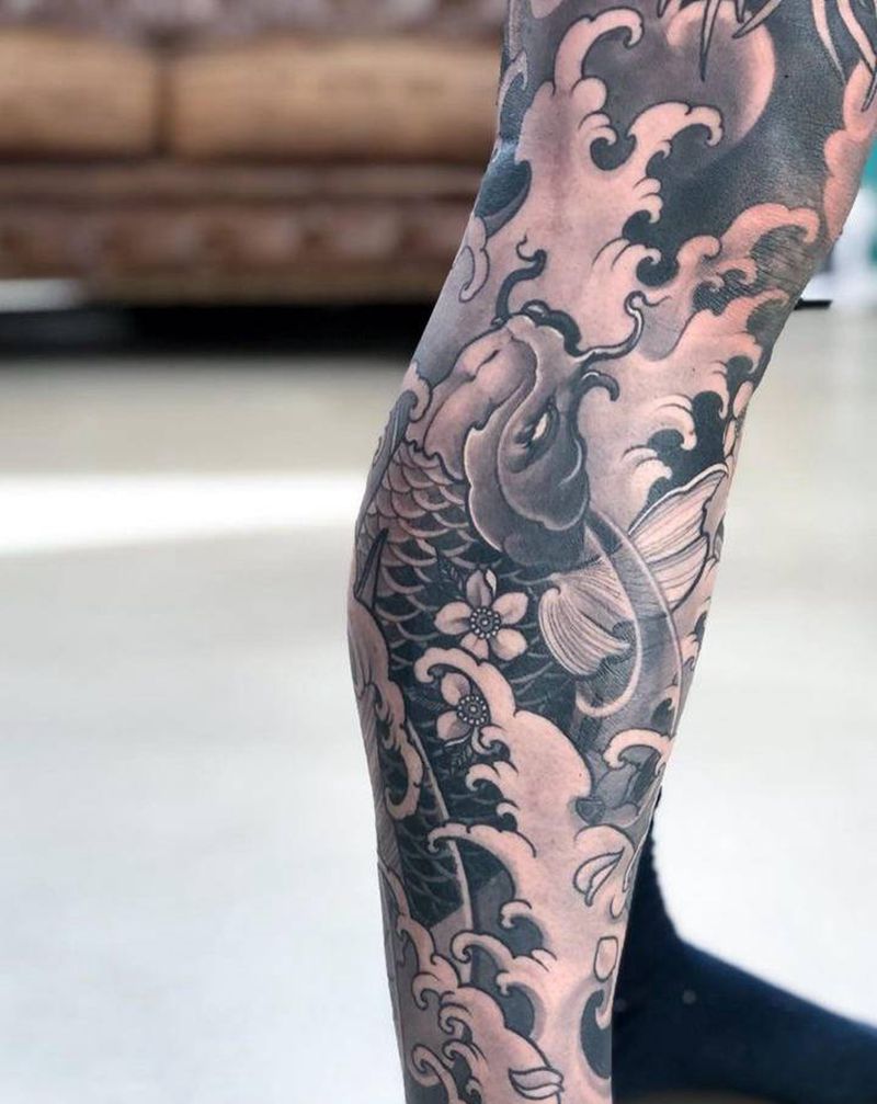 花腿鱼纹身图片_腿部新传统纹身图案