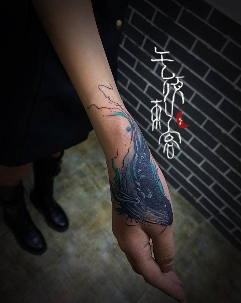 手部遮盖,鲸鱼纹身图片_手部Old School纹身图案