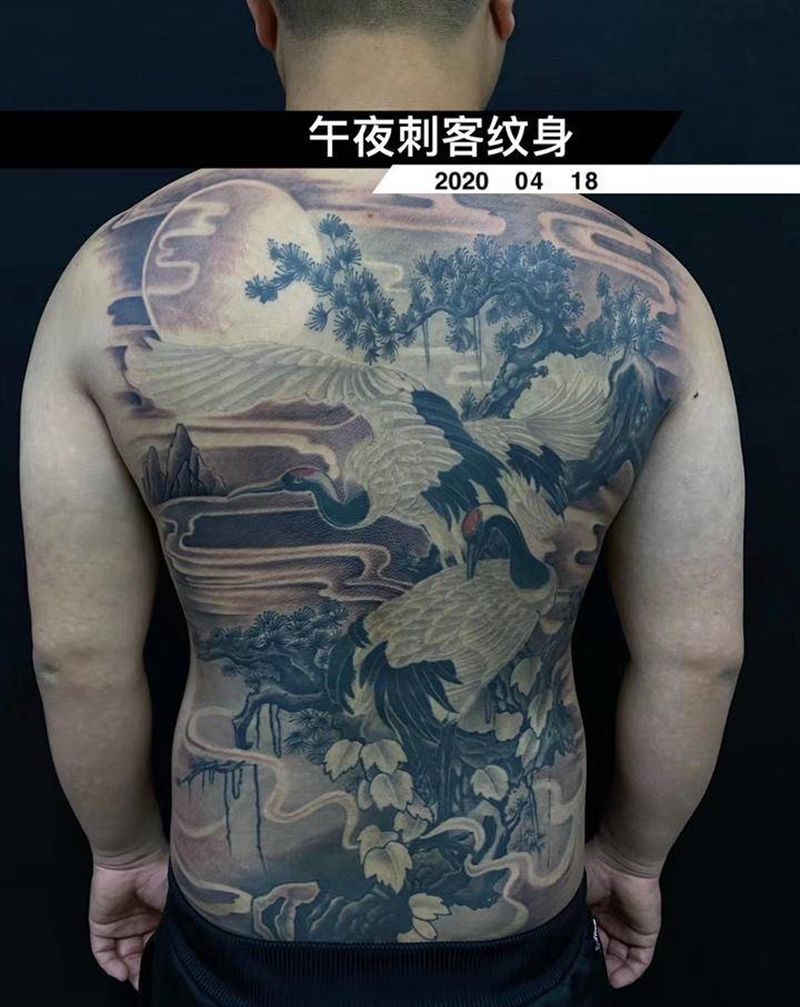 仙鹤满背纹身图片_背部新传统纹身图案