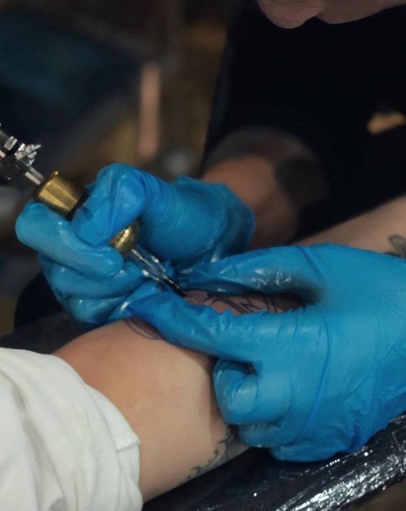 彫茜工作花絮～纹身图片_老传统纹身图案