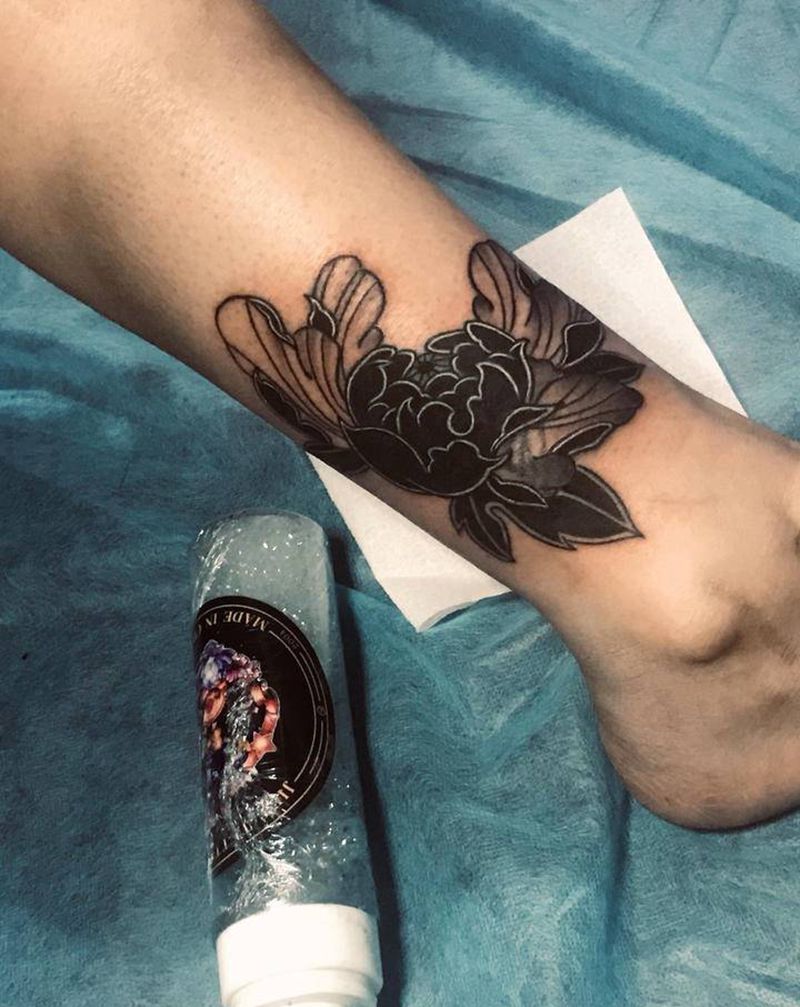 莲花纹身图片_腿部纹身图案