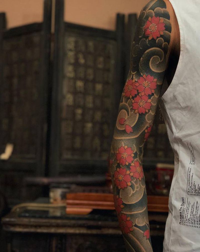 花臂·樱花雨纹身图片_老传统纹身图案