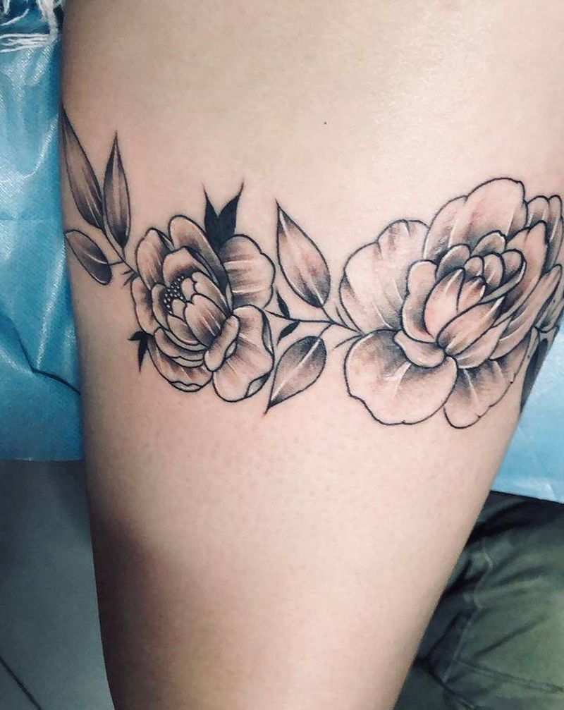 素花纹身纹身图片_腿部点刺纹身图案