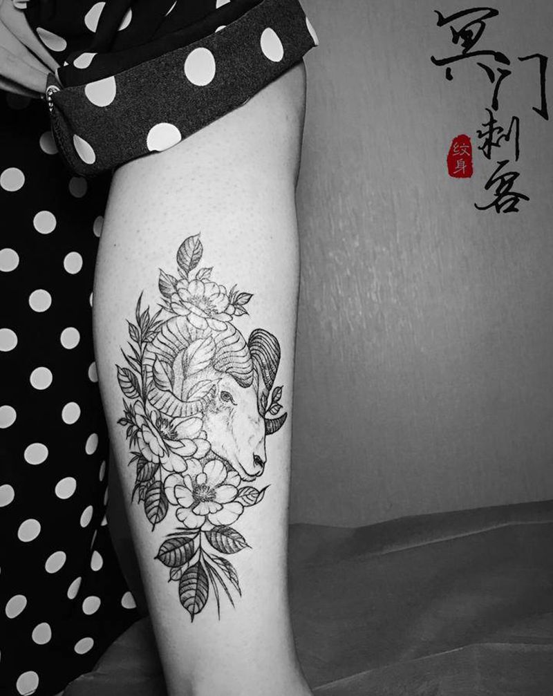 生肖纹身图片_腿部羊 素花纹身图案