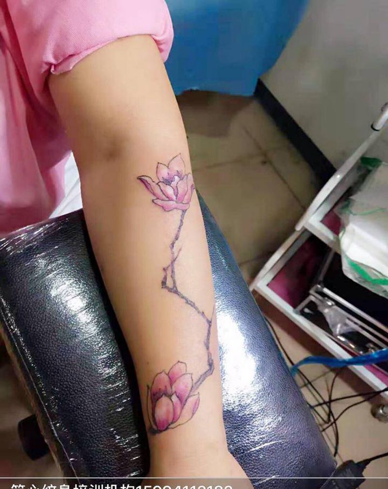 玉兰花原创遮盖伤疤纹身图片_手臂水彩纹身图案