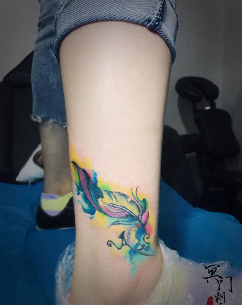 羽毛纹身图片_腿部水彩羽毛纹身图案