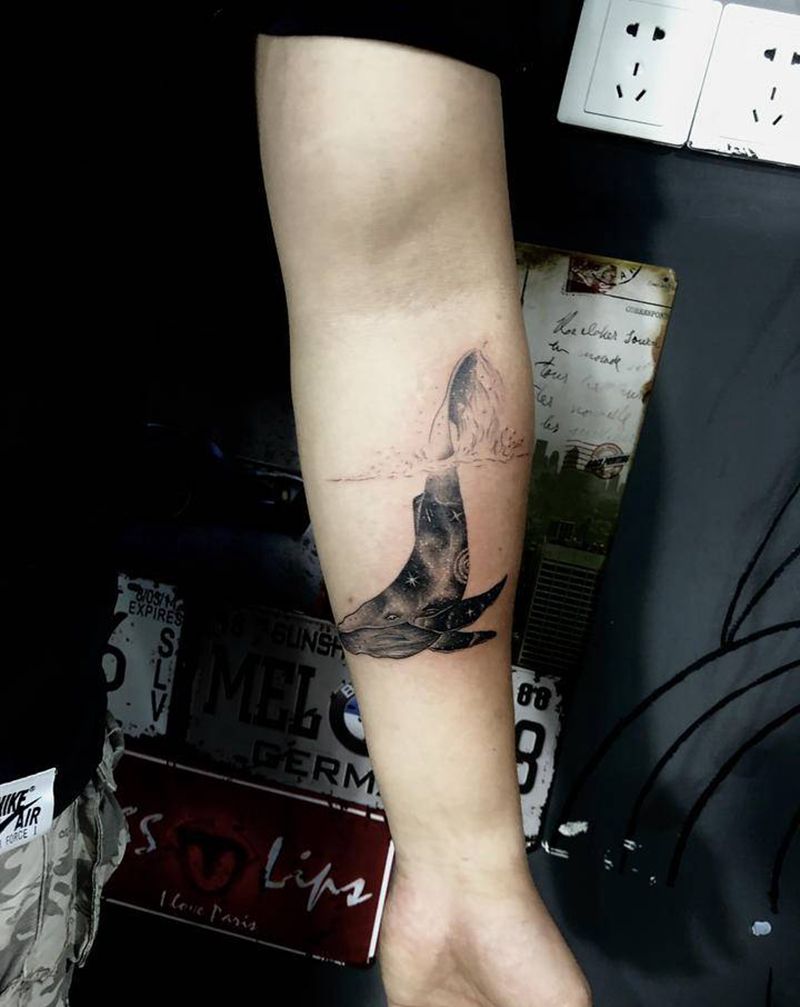 鲸鱼纹身图片_手臂点刺纹身图案