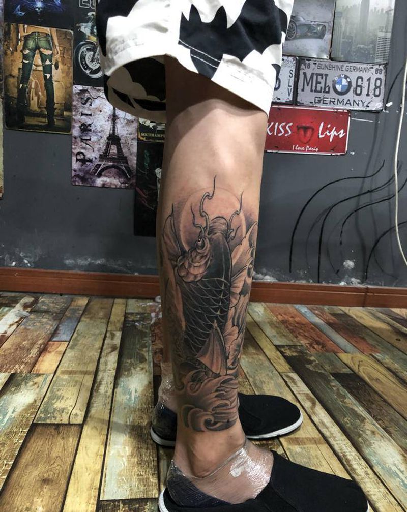 鱼纹身图片_腿部新传统纹身图案