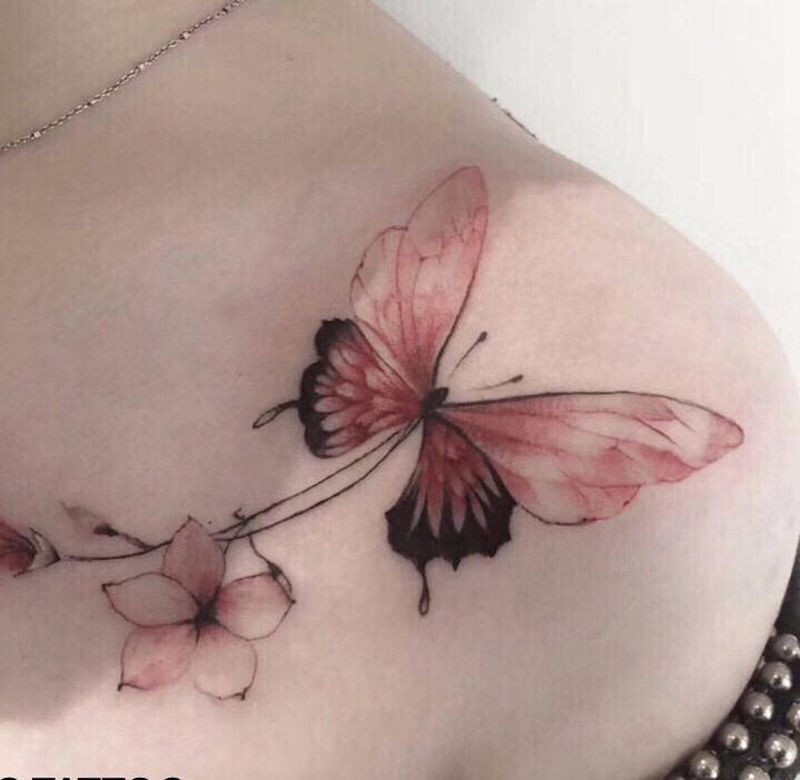 蝴蝶纹身图片_肩部胸部水墨欧美写实纹身图案