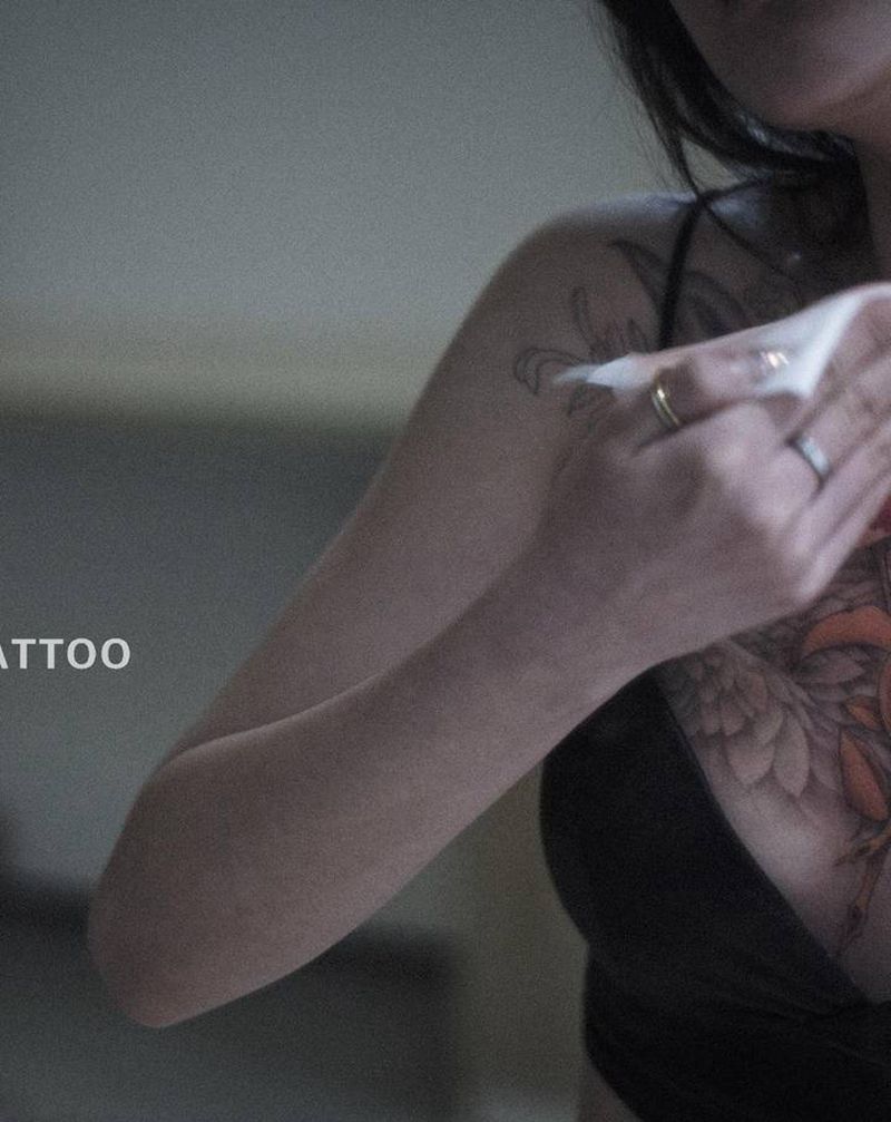 还需2次.未完成纹身图片_颈部肩部纹身图案