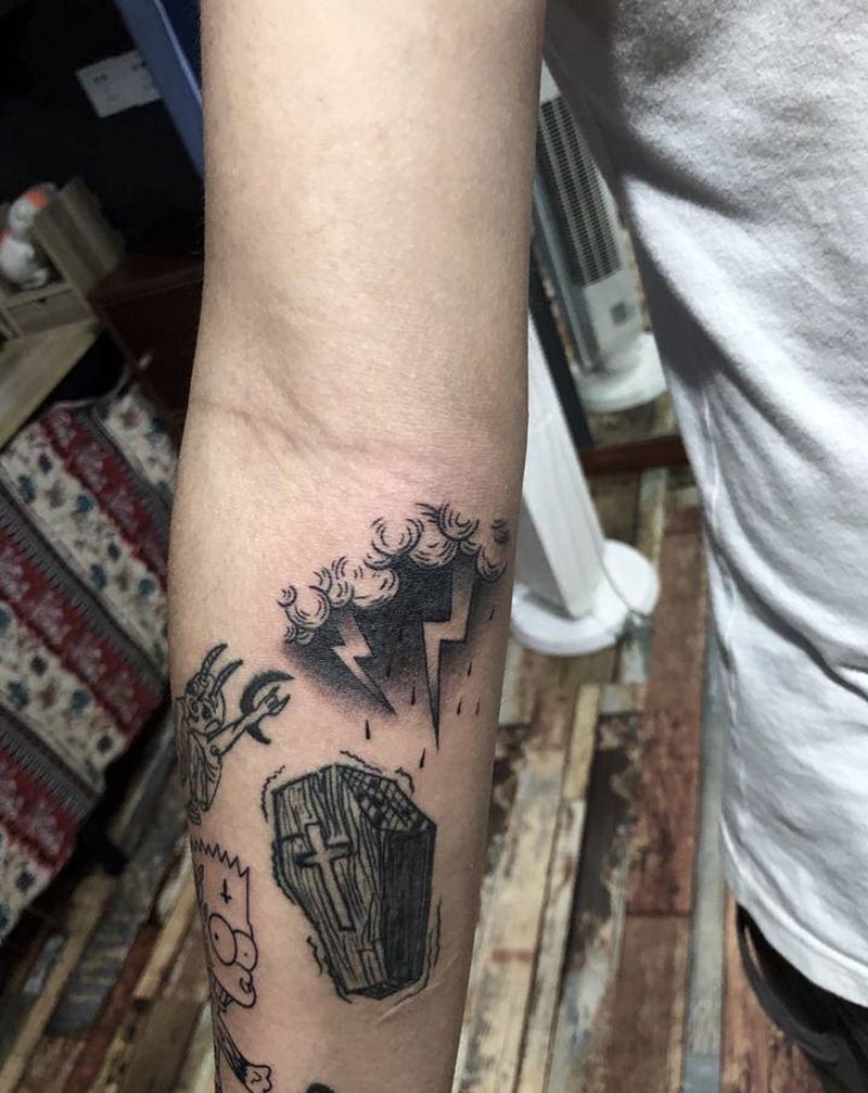 闪电纹身图片_手臂Old School纹身图案