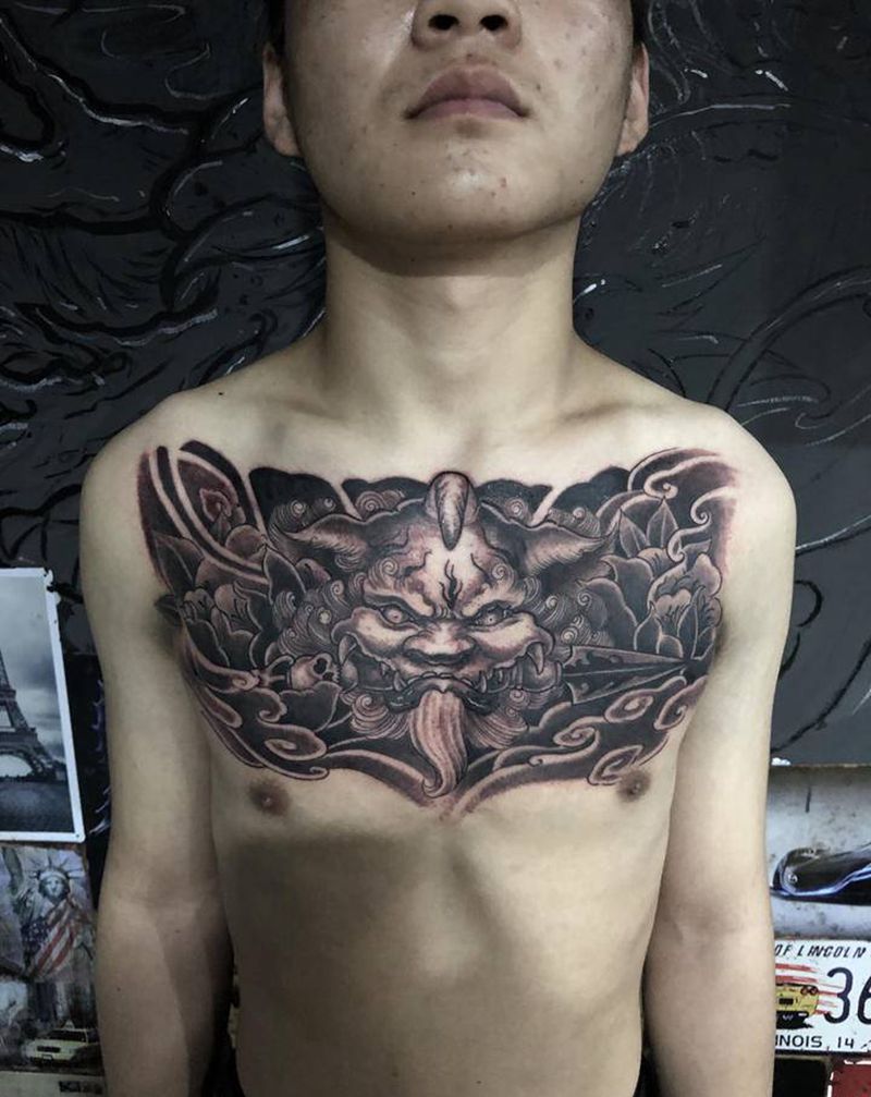 花胸纹身图片_胸部新传统纹身图案