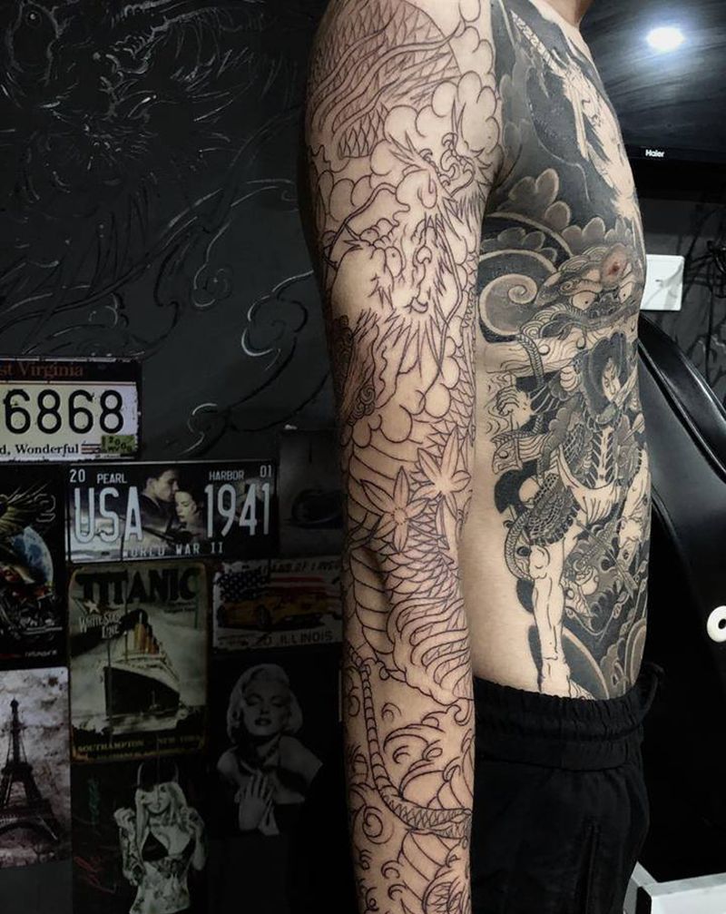 包臂龙纹身图片_手臂老传统纹身图案