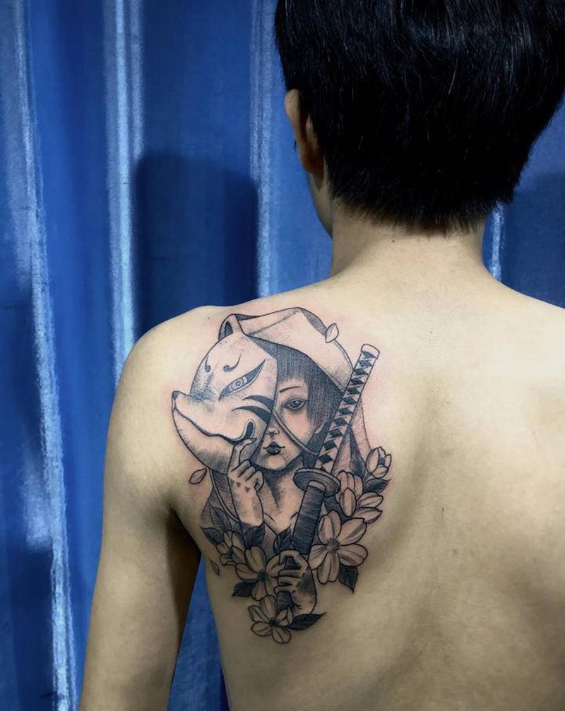 艺妓纹身图片_背部点刺纹身图案