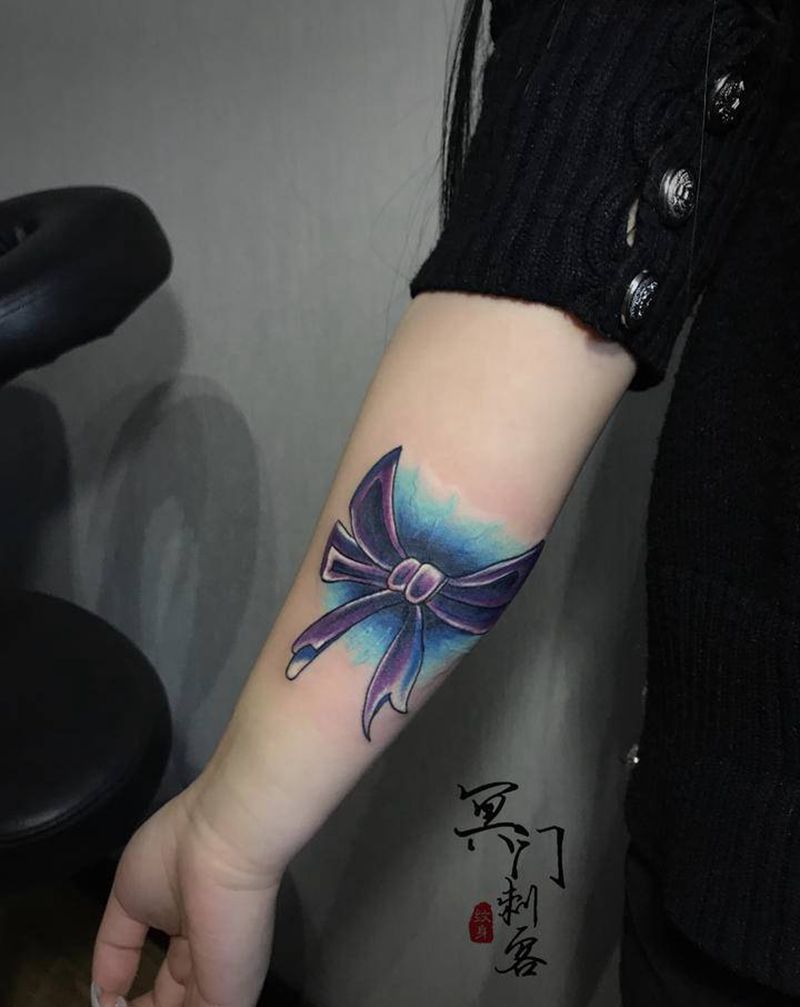 蝴蝶结纹身图片_手臂水彩蝴蝶结