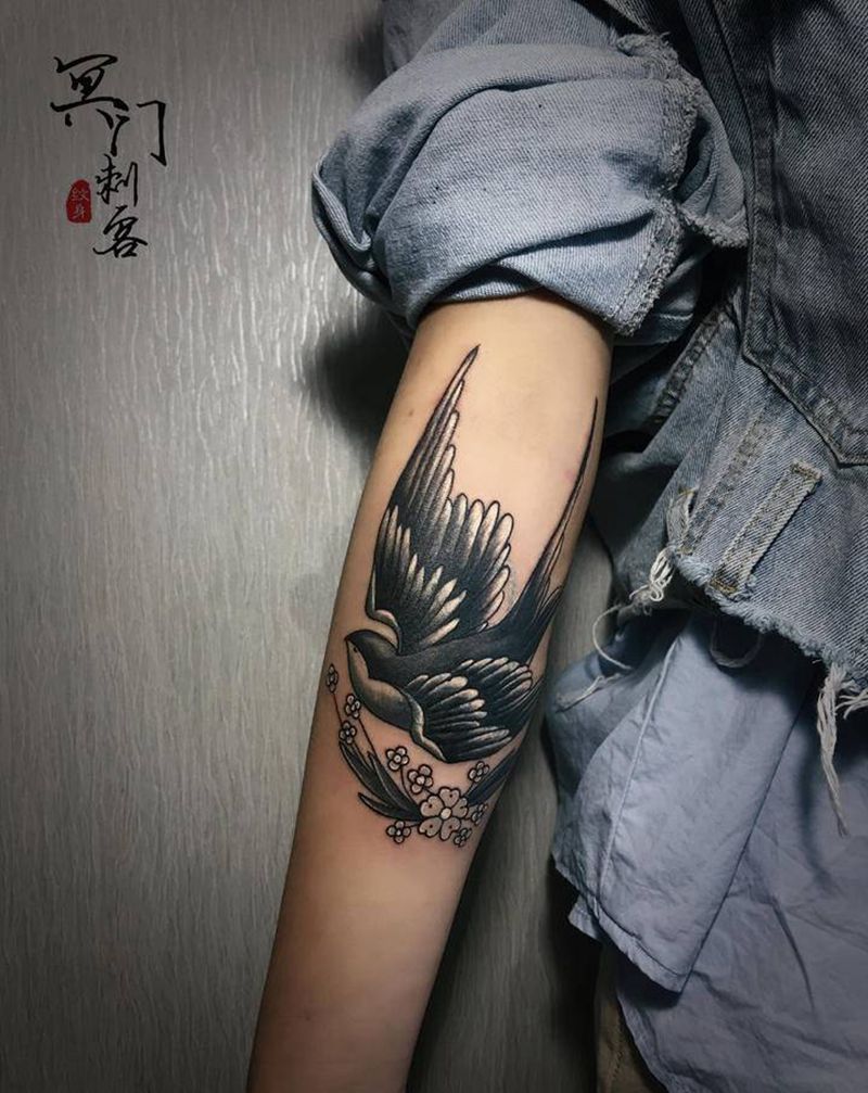 燕子纹身图片_手臂纹身图案