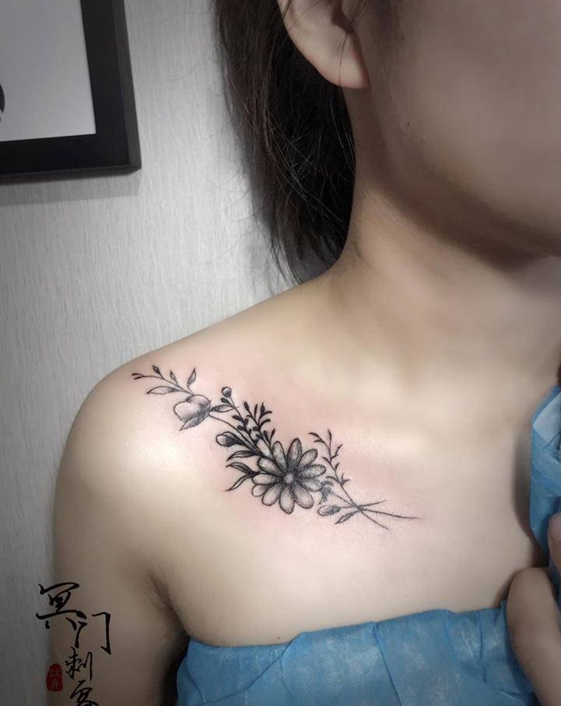 素花纹身图片_肩部纹身图案