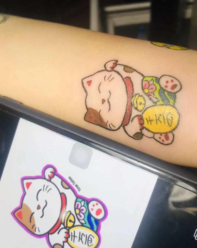 招财猫纹身图片_手臂纹身图案