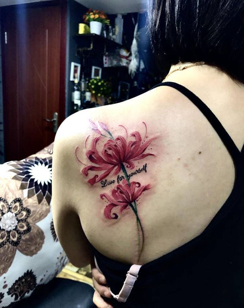 彼岸花纹身图片_肩部水彩纹身图案
