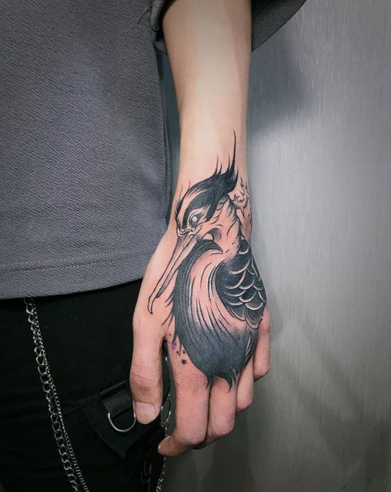 黑颈鹤纹身图片_手部鹤纹身图案