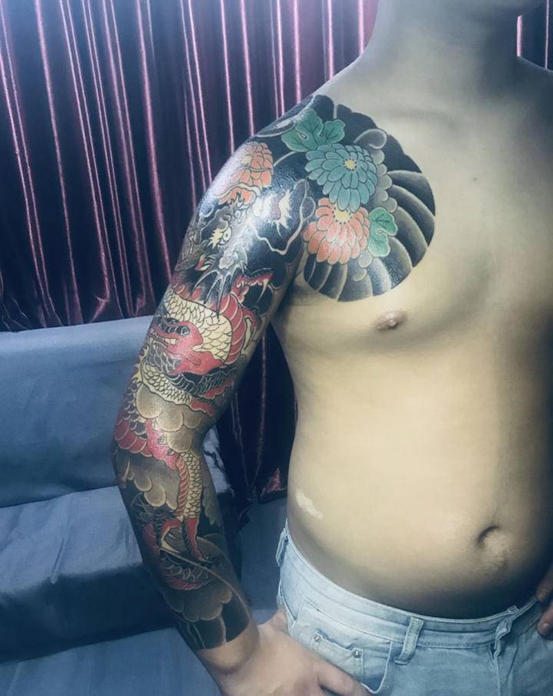 老传统龙花臂纹身图片_手臂老传统纹身图案