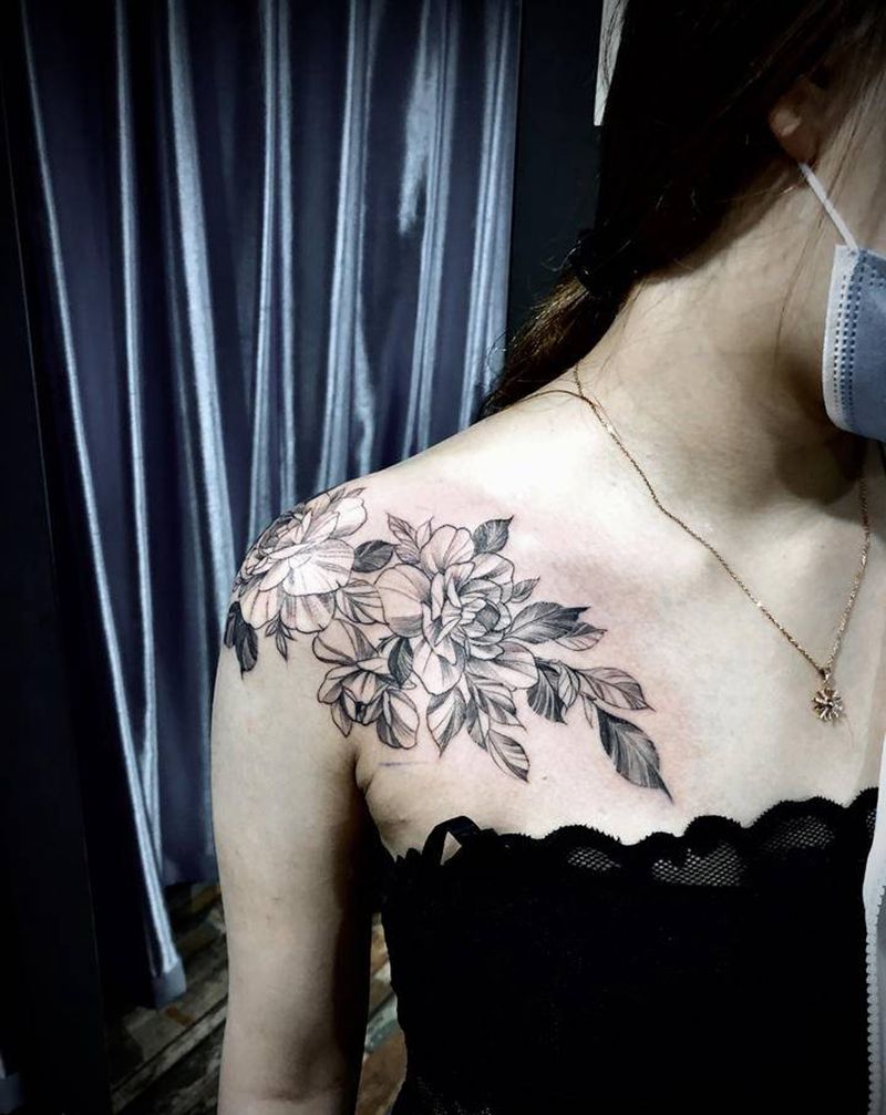 肩花纹身图片_肩部点刺纹身图案