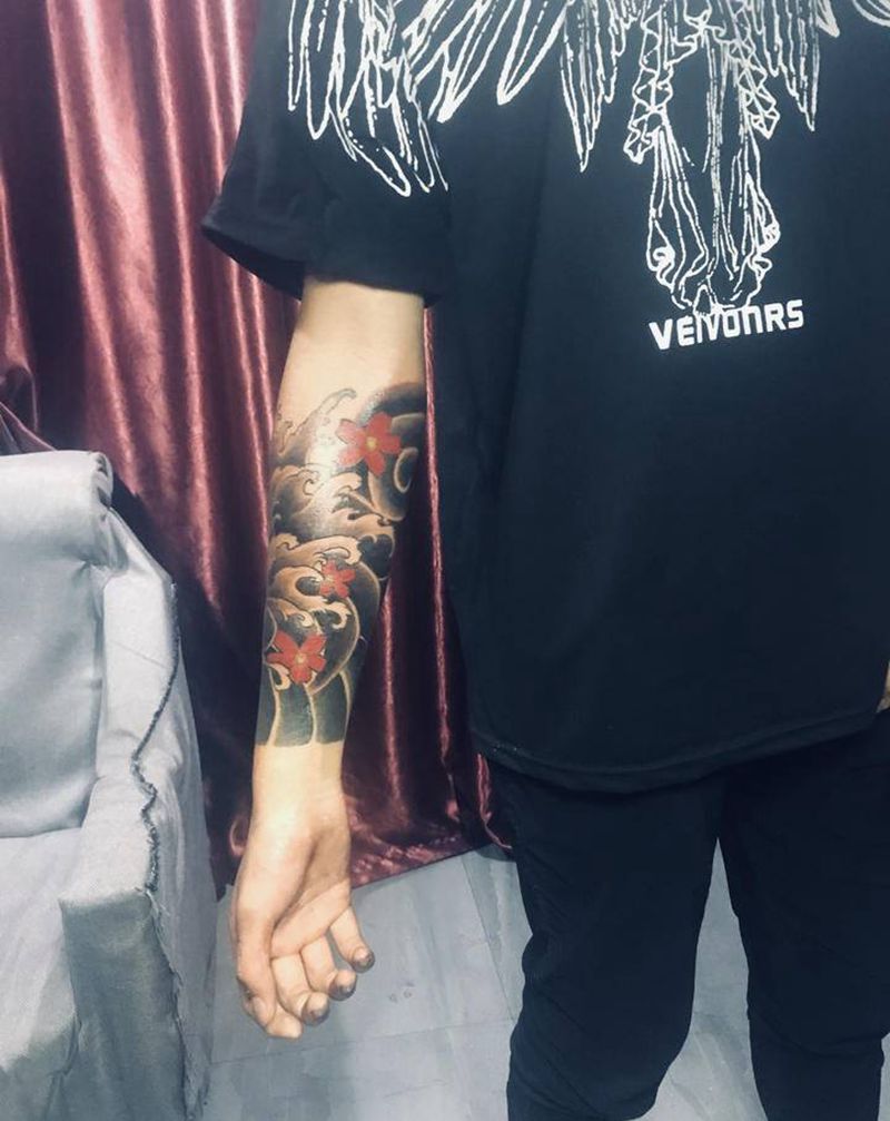 小浪臂纹身图片_手臂纹身图案