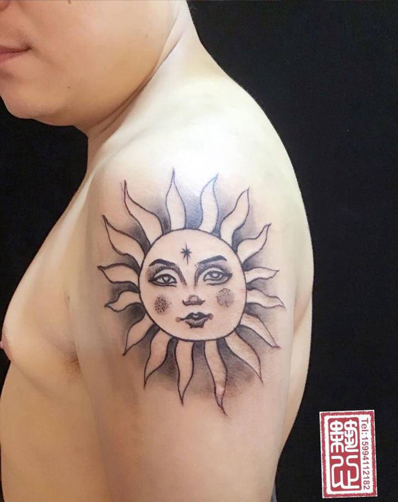 太阳太阳纹身图片_肩部点刺几何纹身图案