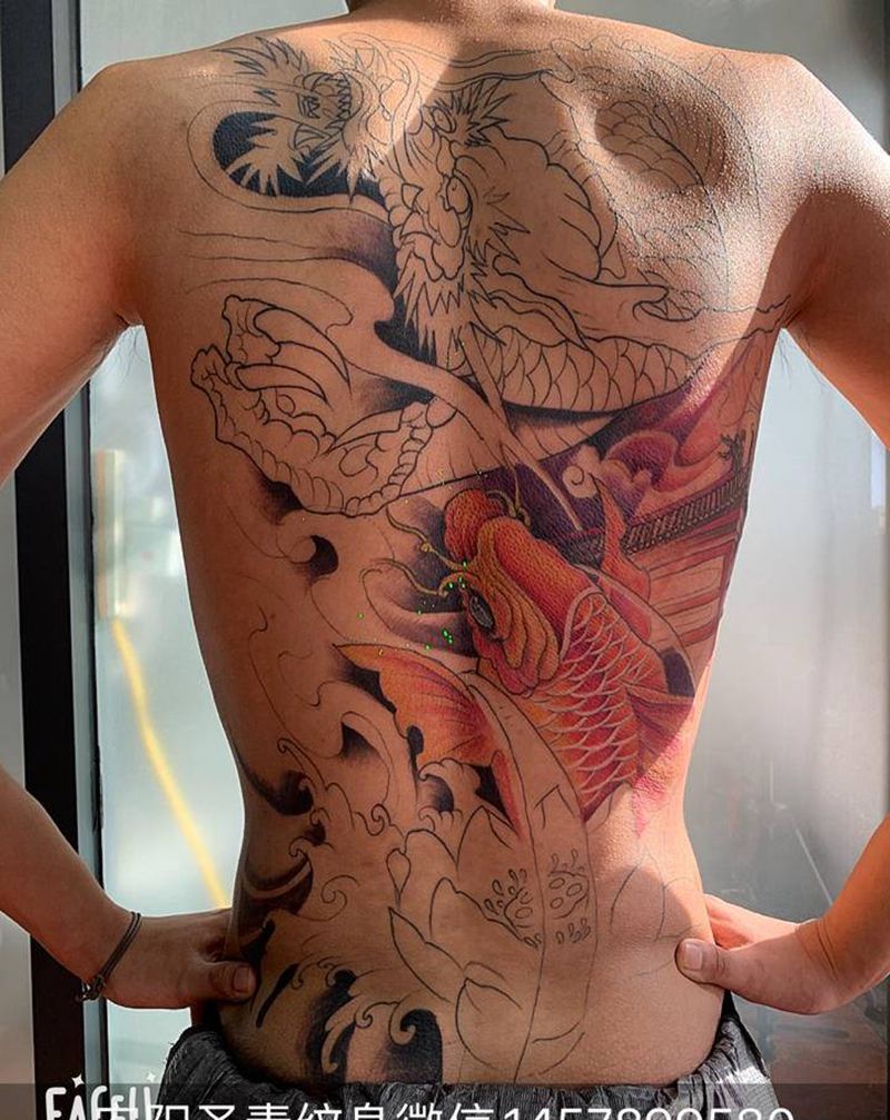 满背鱼纹身图片_老传统纹身图案