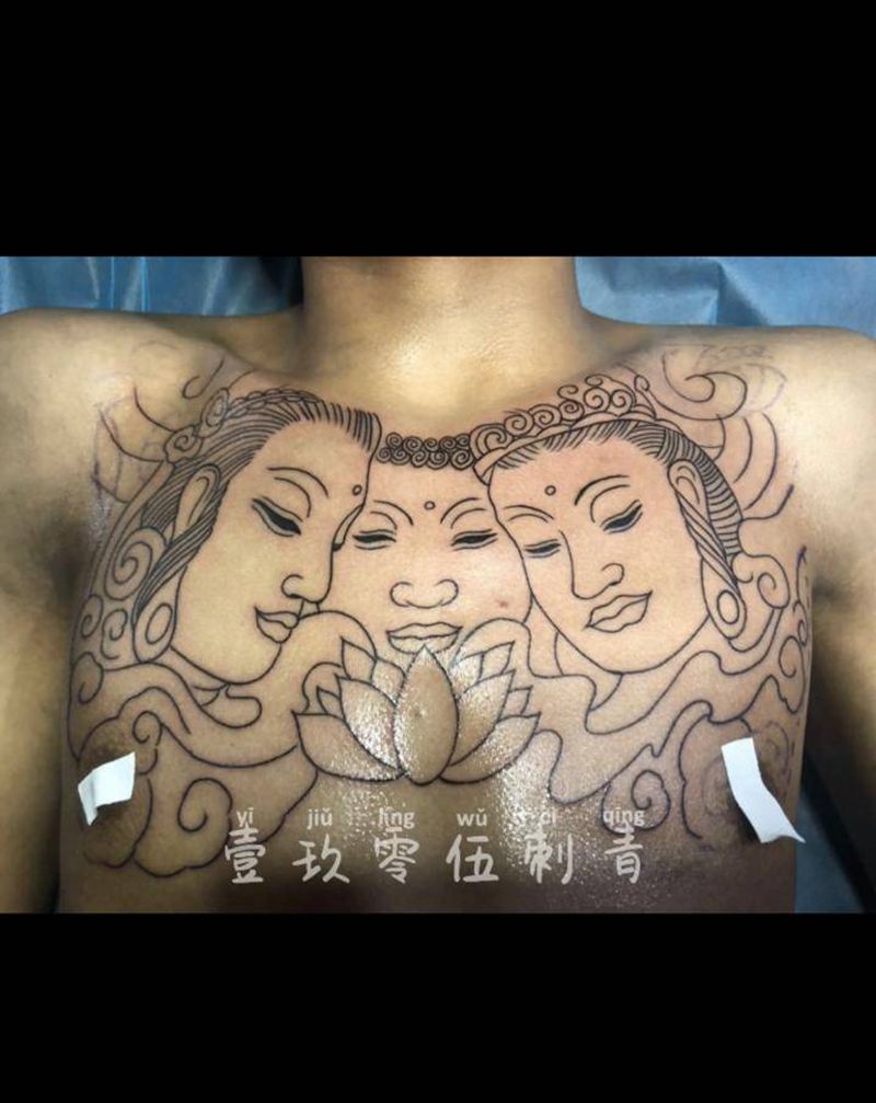 三面佛线条纹身图片_胸部老传统纹身图案