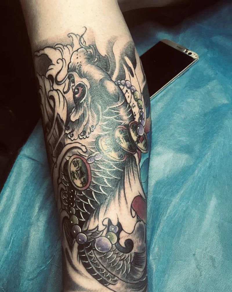 小腿锦鲤纹身图片_腿部新传统纹身图案