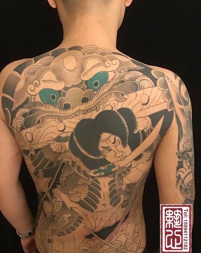 后背老传统未完成纹身图片_背部老传统纹身图案