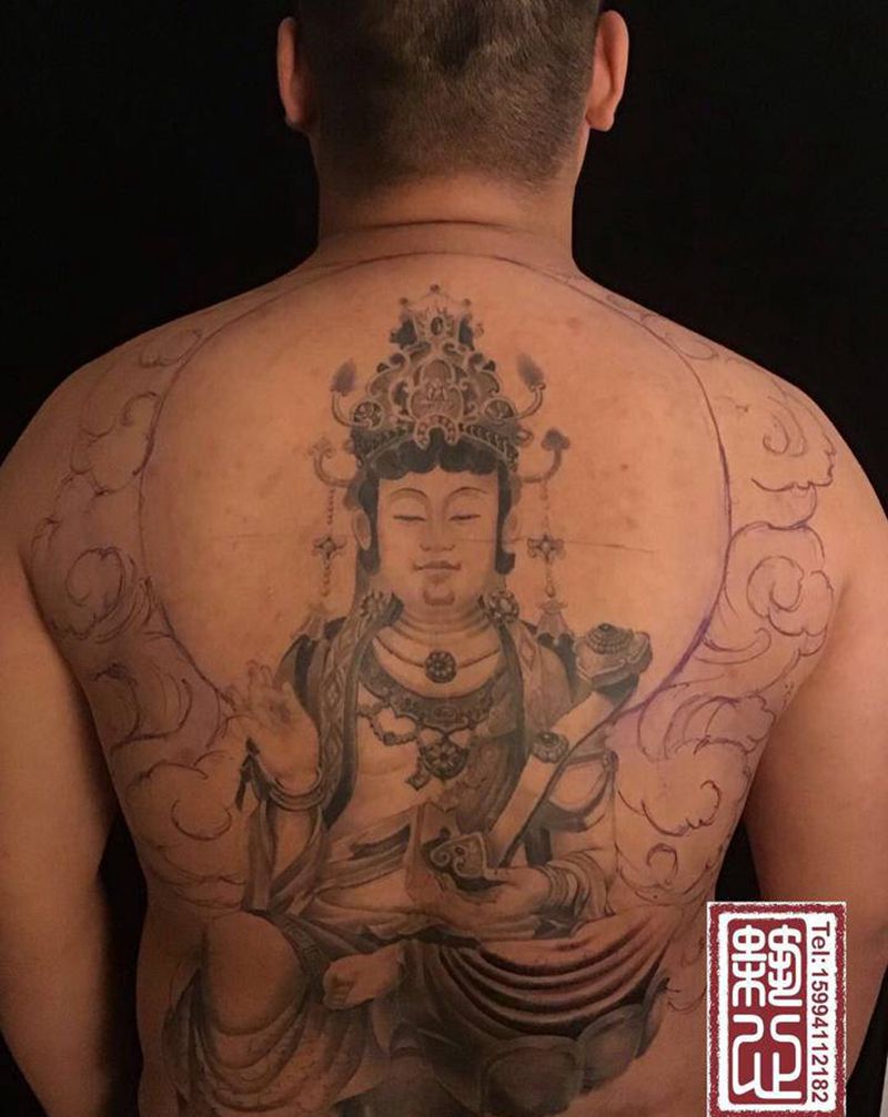 普贤菩萨边祥云设计纹身图片_背部新传统纹身图案