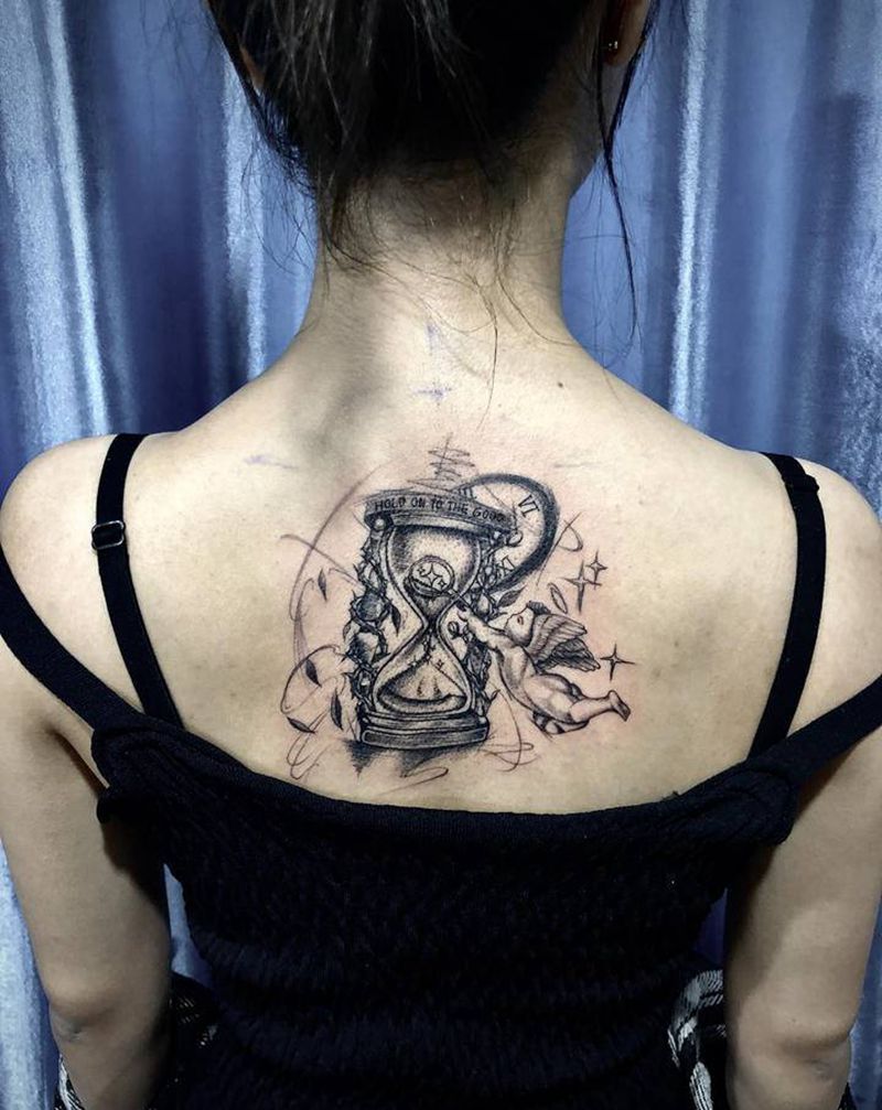 沙漏纹身图片_背部纹身图案