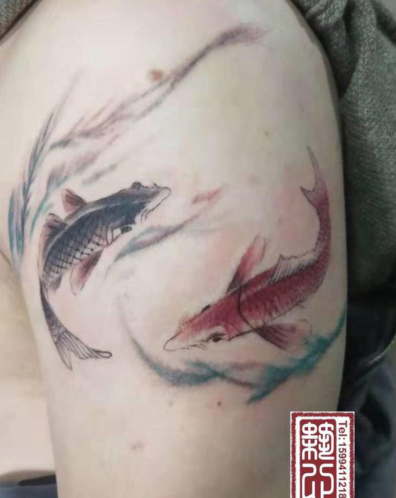双鱼纹身图片_水墨水彩纹身图案