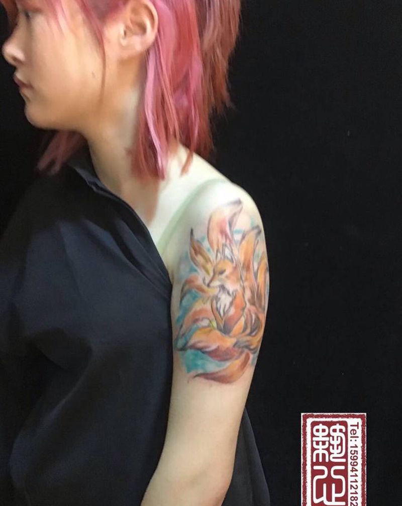 九尾狐纹身图片_手臂水彩纹身图案