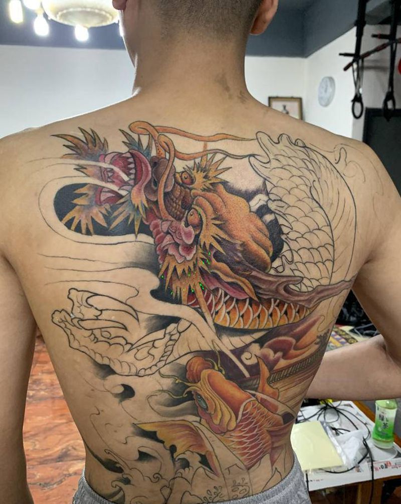 后背龙纹身图片_老传统纹身图案