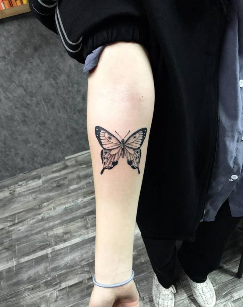 蝴蝶纹身图片_手臂欧美写实纹身图案